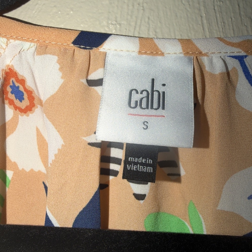 Cabi Multi Color Floral Print V Neck, Peasent Sleeve Pull Over Top Small - Picture 3 of 6